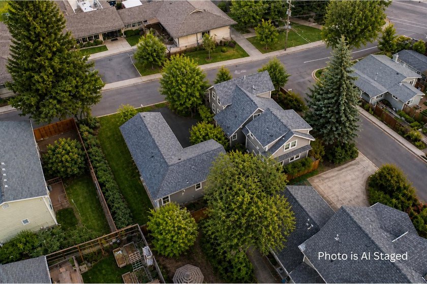 Rare opportunity to own 2 residences plus a studio on one tax - photo 46