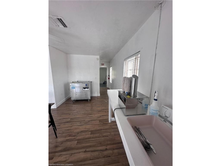 Prime opportunity in downtown Sebring! This versatile - photo 7