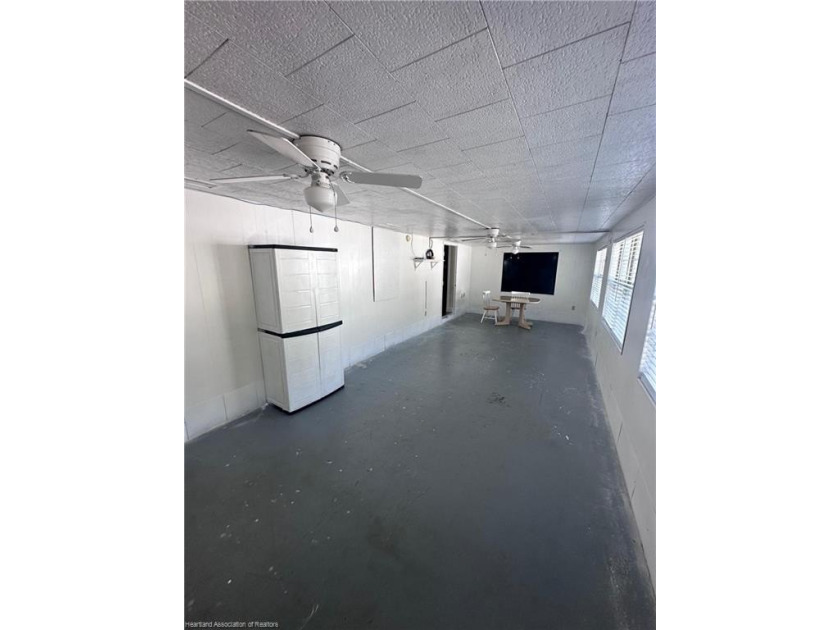 Prime opportunity in downtown Sebring! This versatile - photo 8