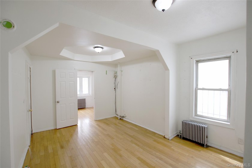 Detached 2 Family house located in the convenient area, within - photo 2