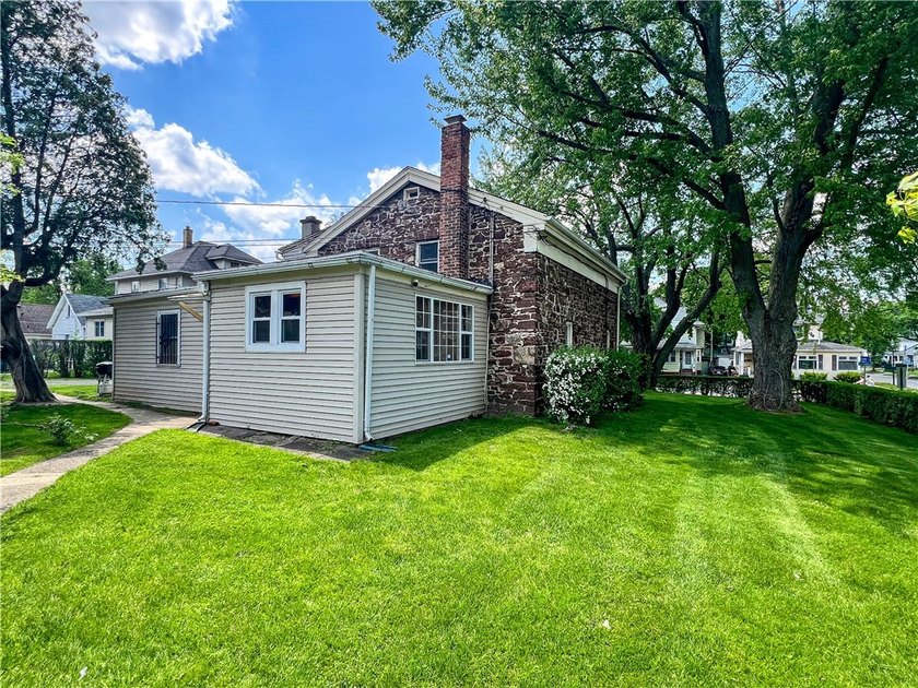 Rare opportunity to own a truly unique Rochester stone home that - photo 13