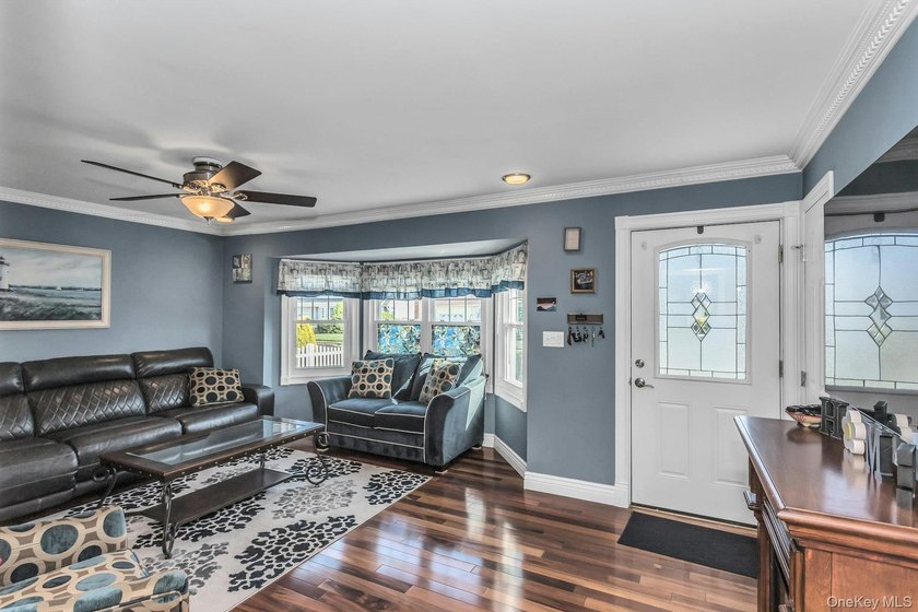 Welcome to this charming and beautifully maintained Cape Cod - photo 6