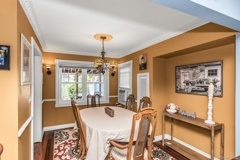 Welcome to this charming and beautifully maintained Cape Cod - photo 8