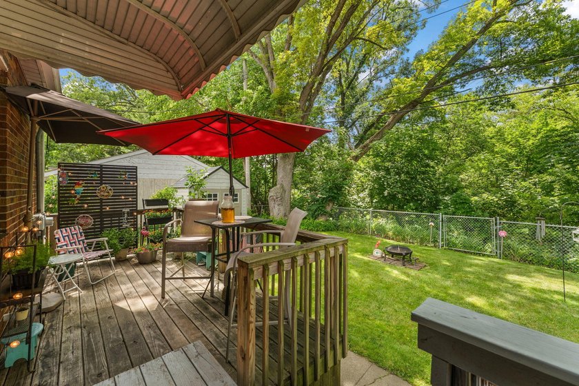 Charming brick ranch in the heart of Hobart! Updated kitchen - photo 19