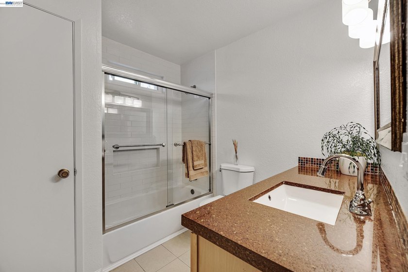 Welcome to this great end-unit townhome offering 2 bedrooms and - photo 22