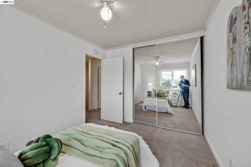 Welcome to this great end-unit townhome offering 2 bedrooms and - photo 24