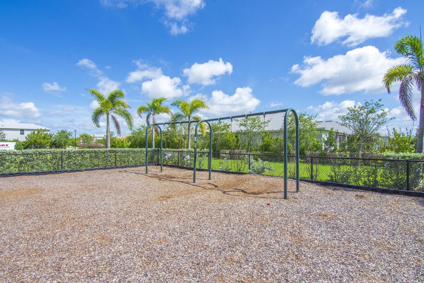 Move-in ready! Discover this beautifully upgraded 4-bedroom - photo 27