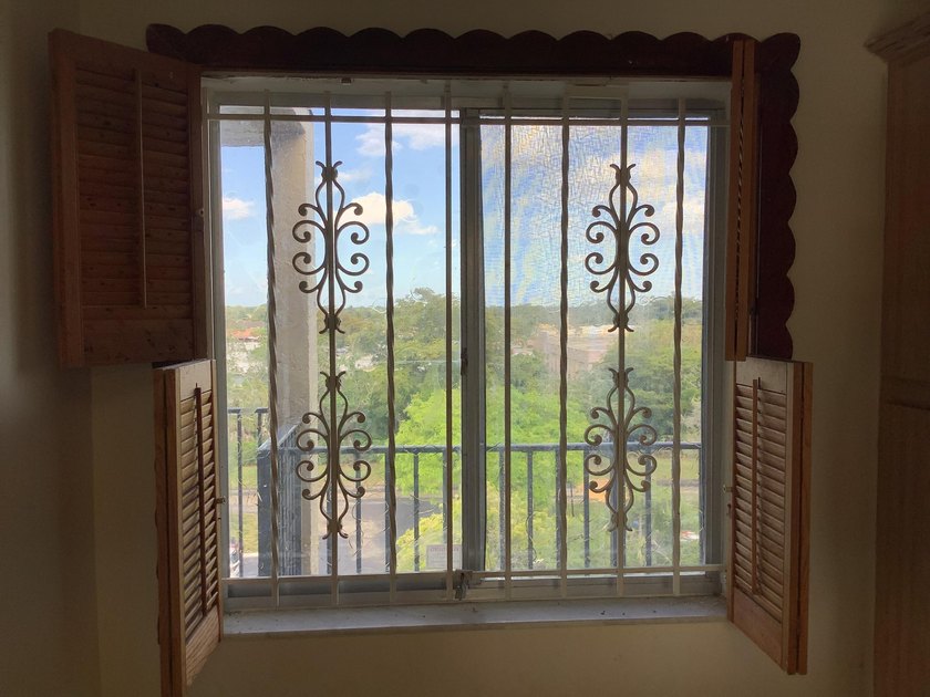Spacious condo on PH 5th floor, corner unit., no neighbors above - photo 5