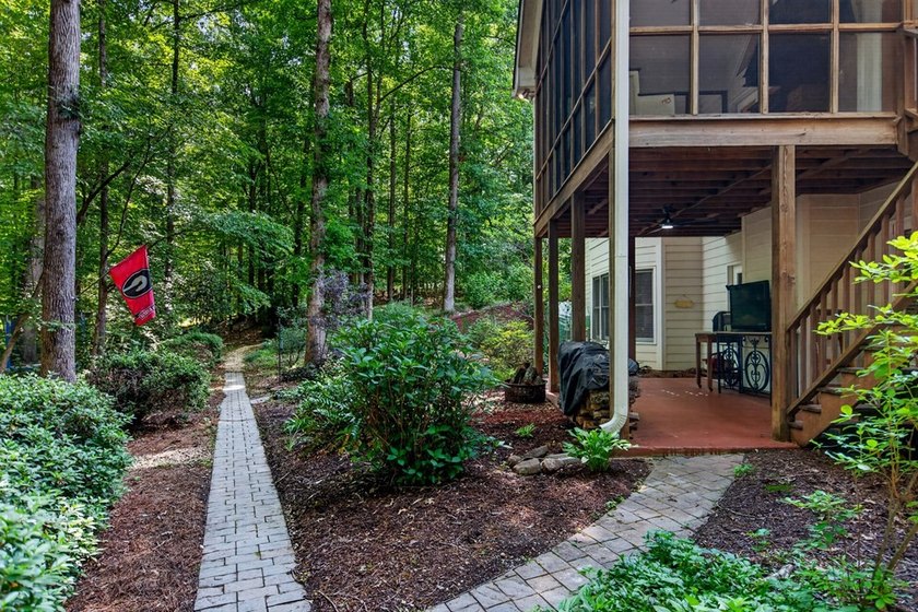 PLEASE FIND VIDEO TOUR LINK Custom-built Southern Living-style - photo 39