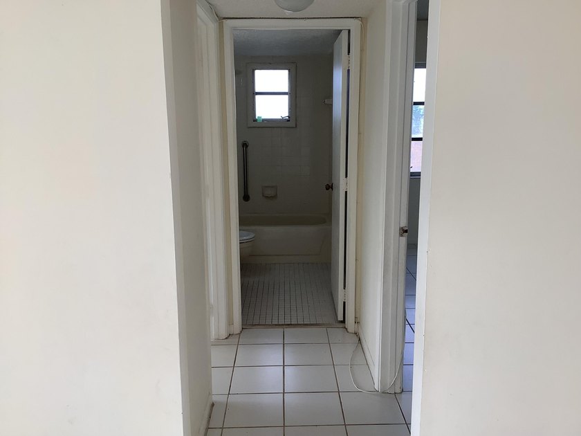 Spacious condo on PH 5th floor, corner unit., no neighbors above - photo 9