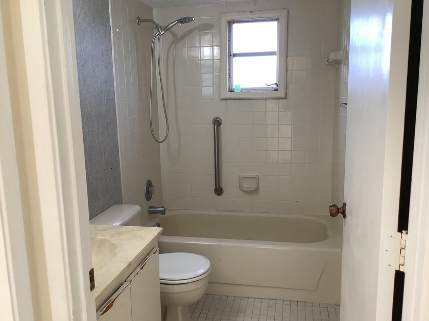 Spacious condo on PH 5th floor, corner unit., no neighbors above - photo 10