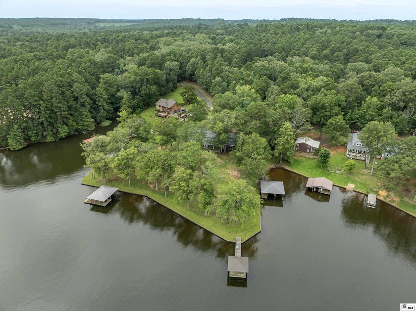 7-bedroom, 3.5-bath waterfront home is on one of the best lots - photo 2