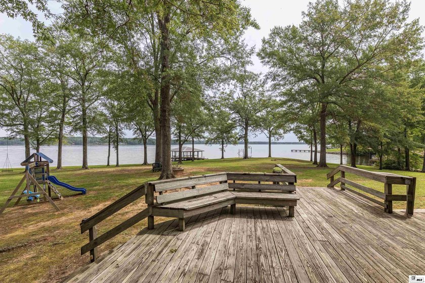7-bedroom, 3.5-bath waterfront home is on one of the best lots - photo 4