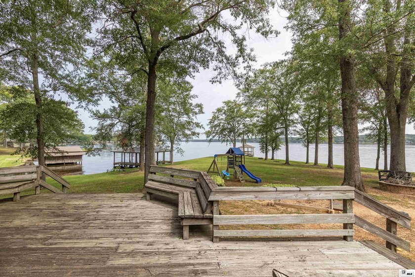 7-bedroom, 3.5-bath waterfront home is on one of the best lots - photo 5