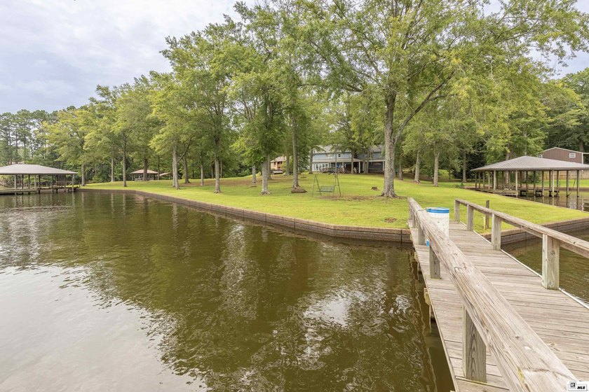 7-bedroom, 3.5-bath waterfront home is on one of the best lots - photo 7