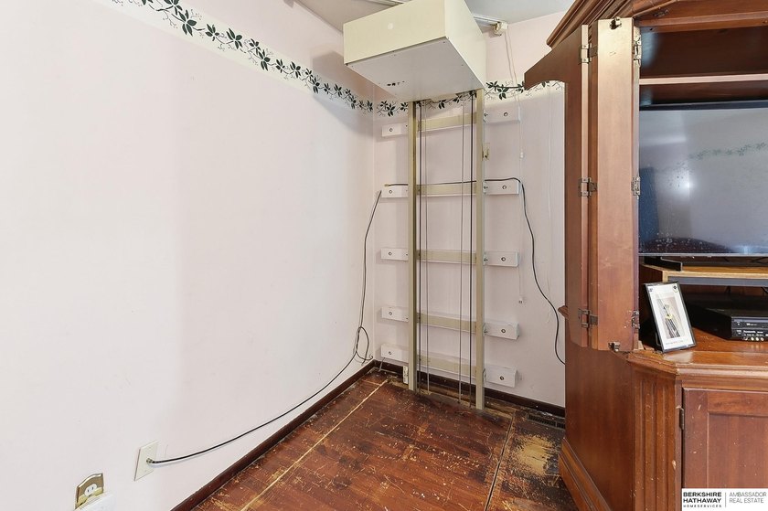 Contract Pending: On the market for Back Up Offers. Charming - photo 8