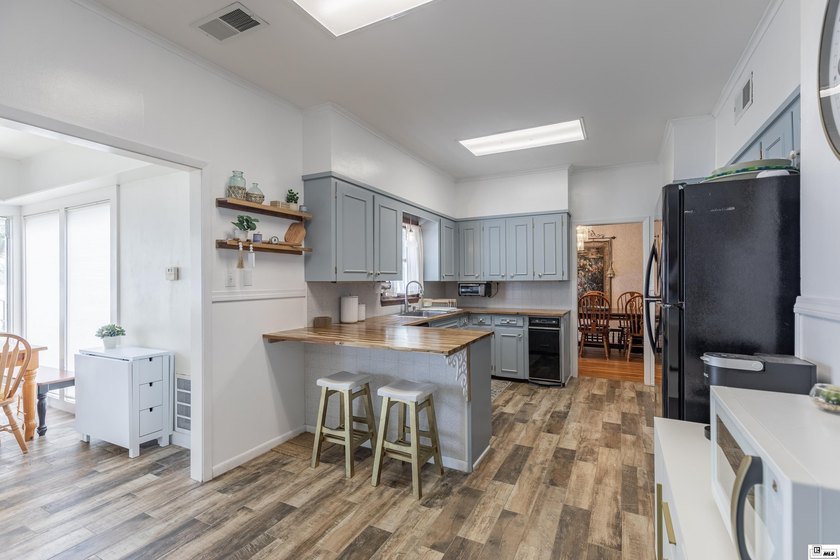 7-bedroom, 3.5-bath waterfront home is on one of the best lots - photo 10