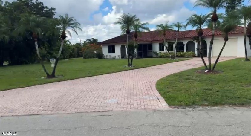 Landscaping fully re-done! Rare opportunity to secure a full - photo 3