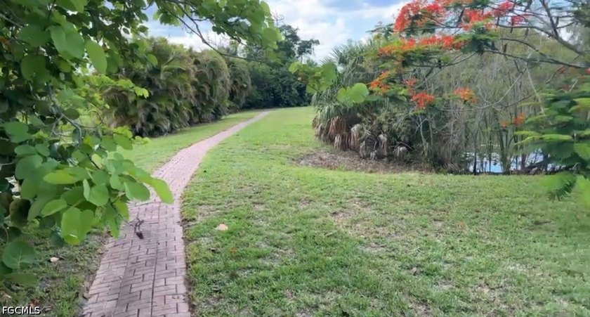 Landscaping fully re-done! Rare opportunity to secure a full - photo 4
