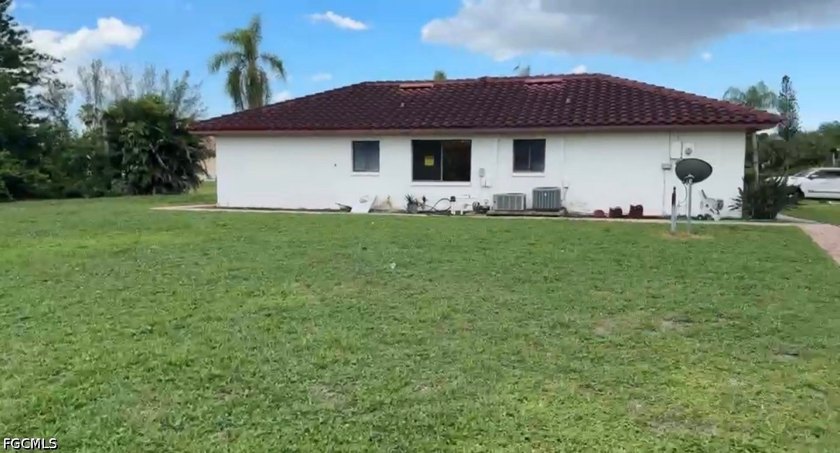 Landscaping fully re-done! Rare opportunity to secure a full - photo 6