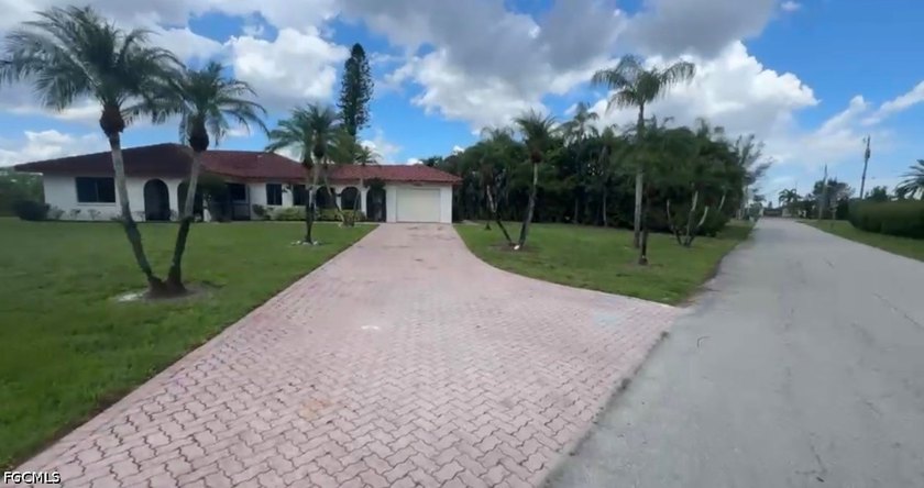 Landscaping fully re-done! Rare opportunity to secure a full - photo 10