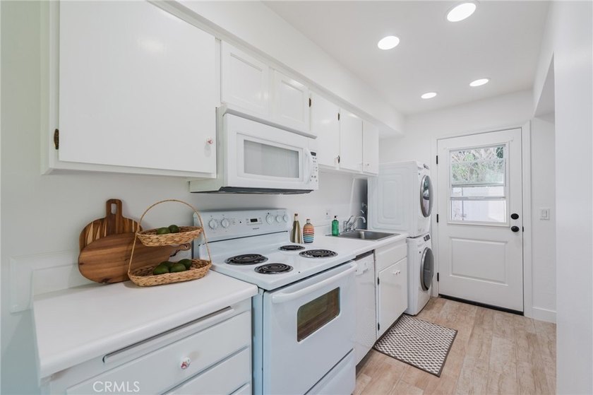 Welcome Home to this Beautifully Maintained Updated End-Unit - photo 11