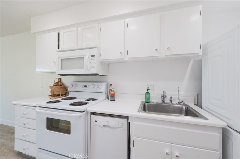 Welcome Home to this Beautifully Maintained Updated End-Unit - photo 13