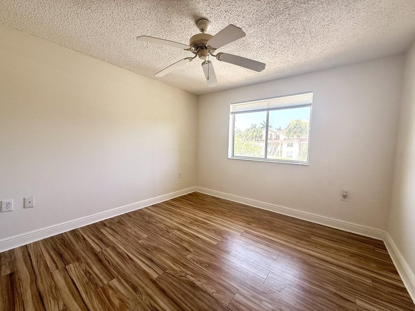 Move right into this beautifully updated 2-bedroom, 2-bathroom - photo 15