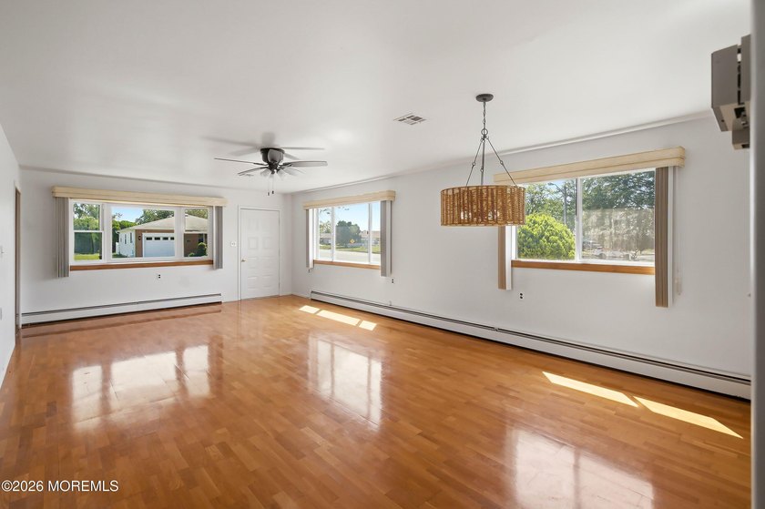 Welcome to this nicely maintained 2-bedroom, 2-bath Lakeview - photo 5