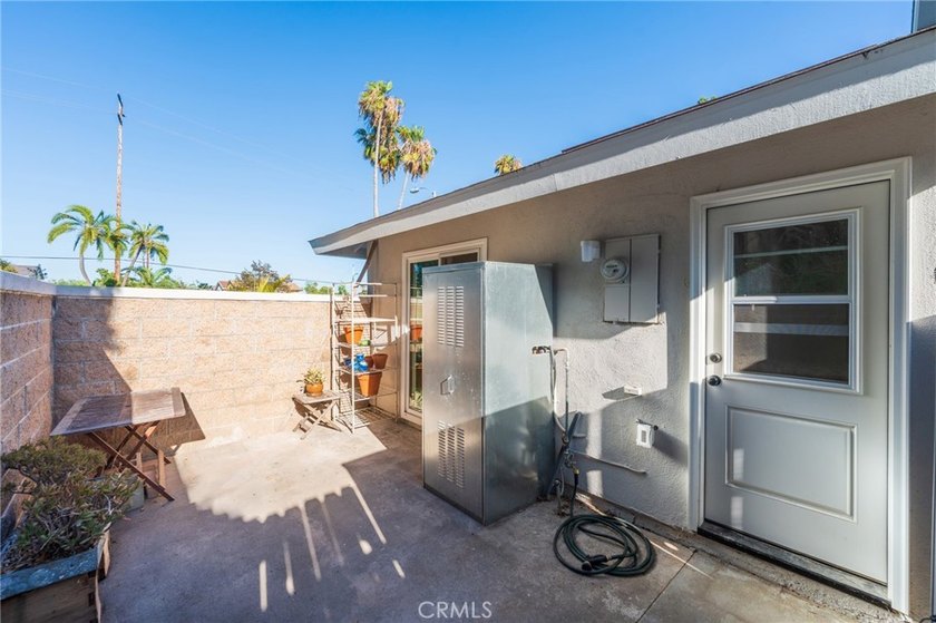 Welcome Home to this Beautifully Maintained Updated End-Unit - photo 25
