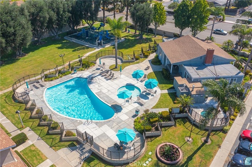 Welcome Home to this Beautifully Maintained Updated End-Unit - photo 30