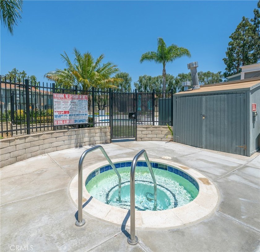 Welcome Home to this Beautifully Maintained Updated End-Unit - photo 35