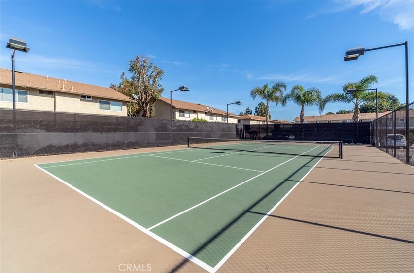 Welcome Home to this Beautifully Maintained Updated End-Unit - photo 37
