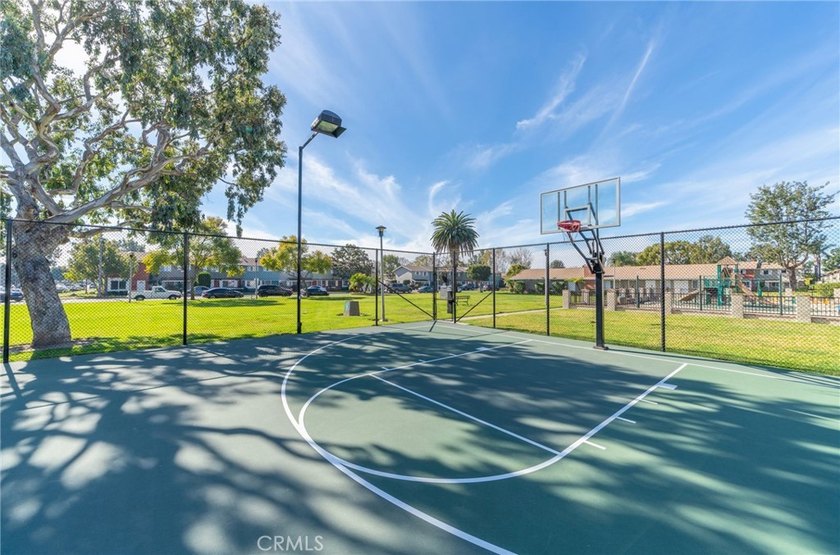 Welcome Home to this Beautifully Maintained Updated End-Unit - photo 38