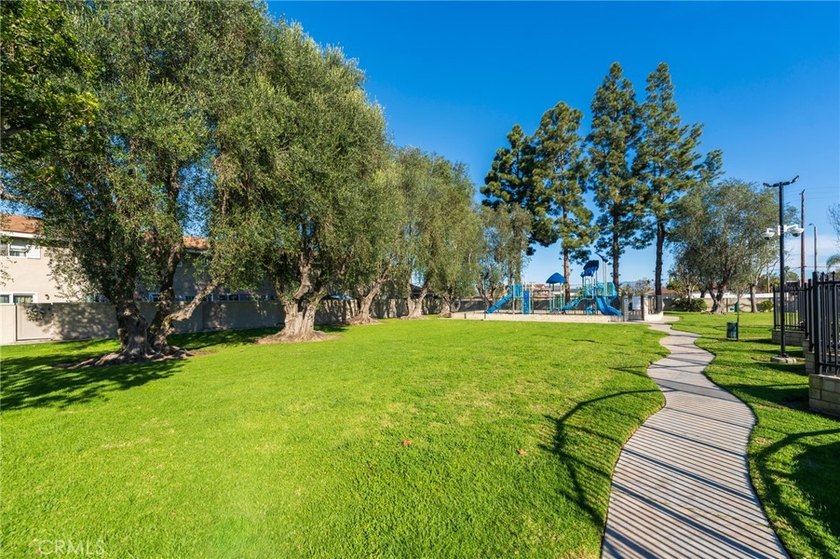 Welcome Home to this Beautifully Maintained Updated End-Unit - photo 41