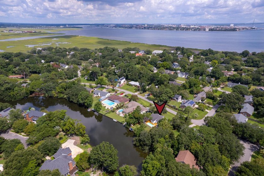 Lakefront on James Island, under 4 miles from downtown. Yes - photo 4