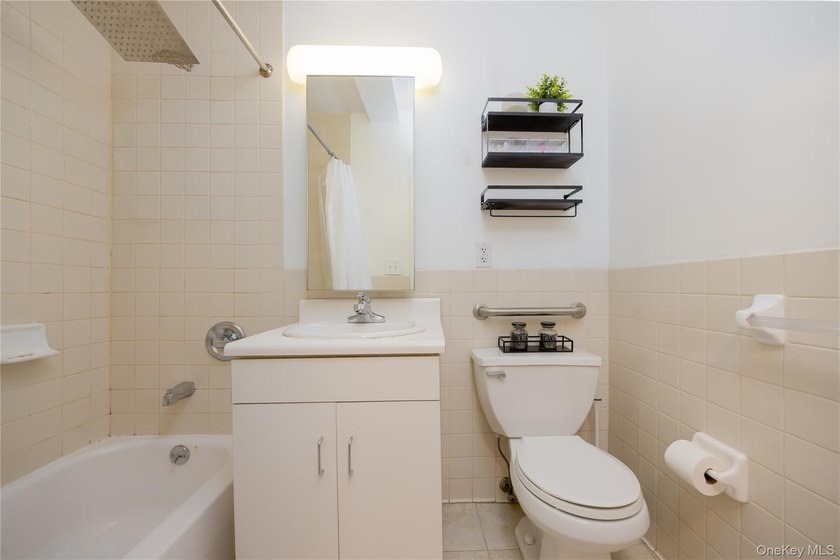 Welcome to this bright and inviting 2-bedroom, 1-bathroom co-op - photo 11