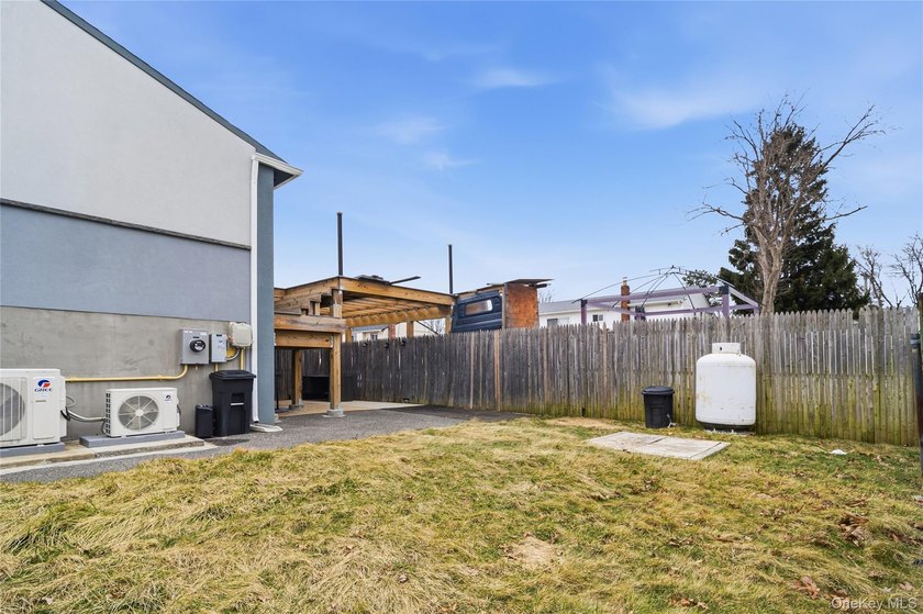 Welcome to 568 Centerwood Street in West Babylon, a hi-ranch - photo 15
