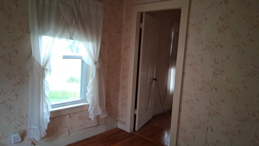 380 Clinton Ave, Winslow. Classic early 1800's farmhouse and - photo 15