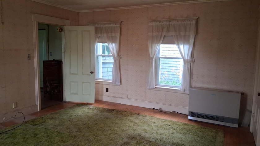 380 Clinton Ave, Winslow. Classic early 1800's farmhouse and - photo 20