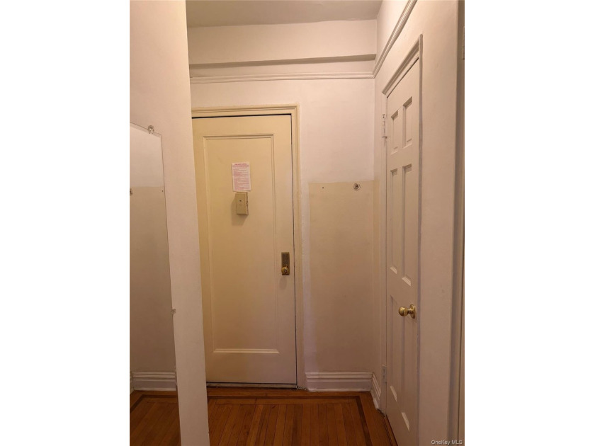 Welcome to this charming prewar 1-bedroom, 1-bathroom co-op - photo 11