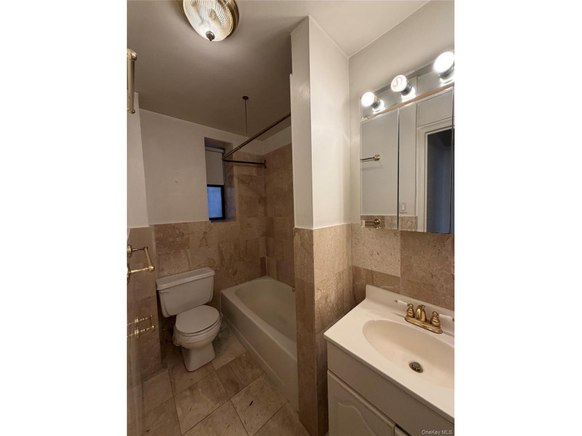 Welcome to this charming prewar 1-bedroom, 1-bathroom co-op - photo 12