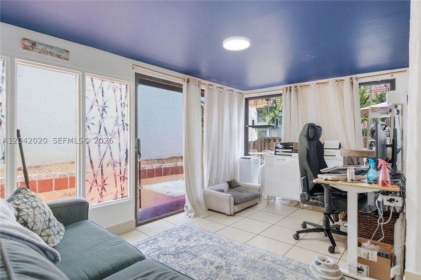 Welcome to this spacious and centrally located 3-bedroom - photo 25