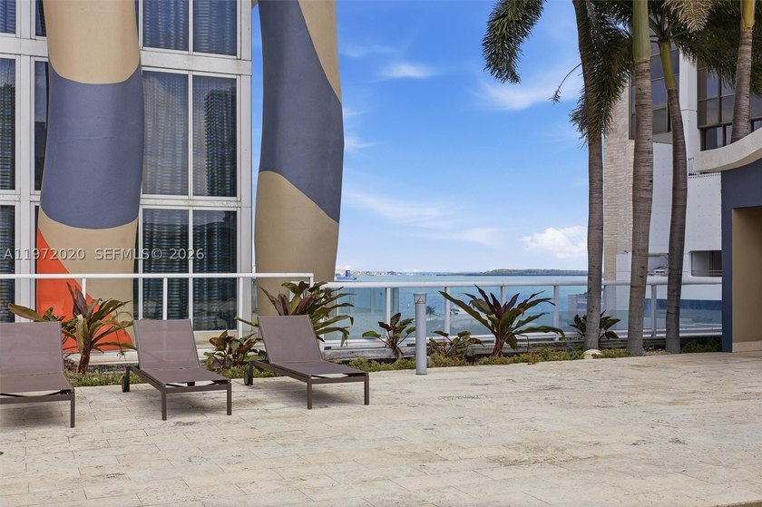 Spacious studio with updates and gorgeous West sunset views. New - photo 27