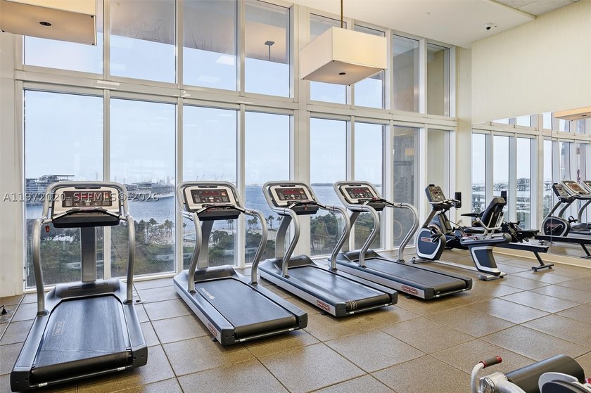 Spacious studio with updates and gorgeous West sunset views. New - photo 31