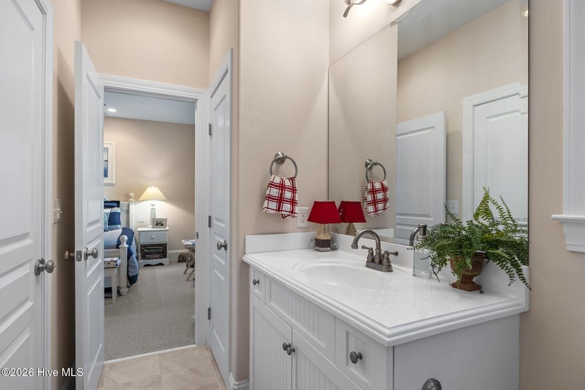 Welcome to 325 Live Oak Street, a beautifully crafted - photo 33