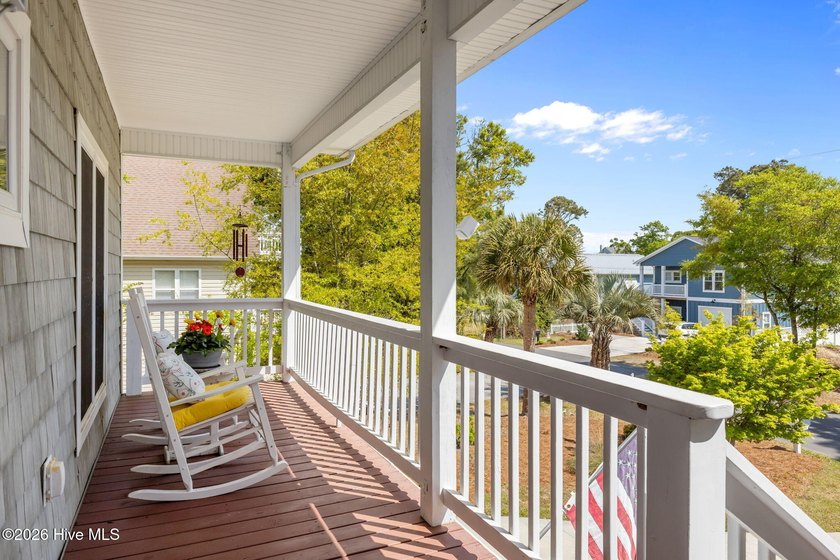 Welcome to 325 Live Oak Street, a beautifully crafted - photo 36