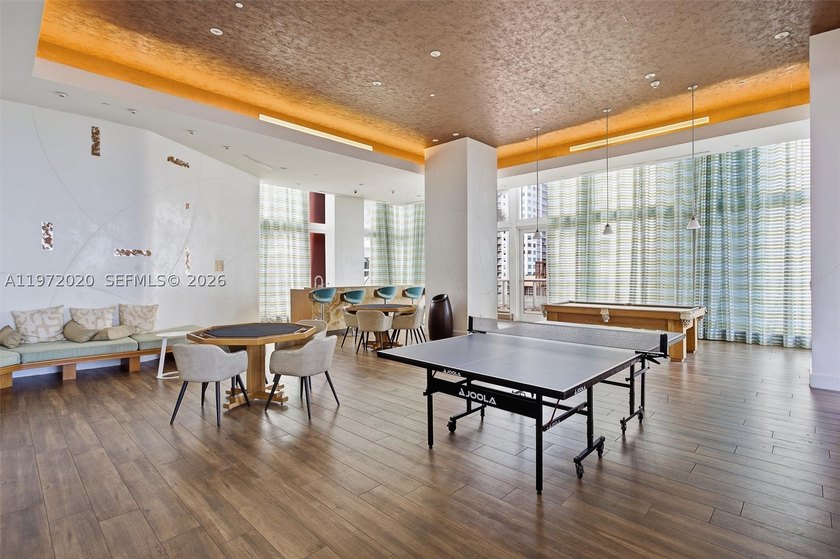 Spacious studio with updates and gorgeous West sunset views. New - photo 39
