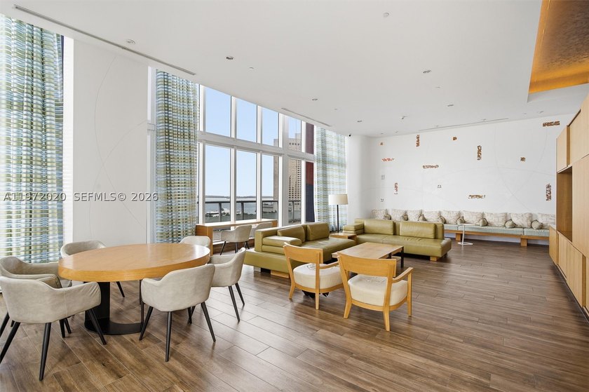 Spacious studio with updates and gorgeous West sunset views. New - photo 41