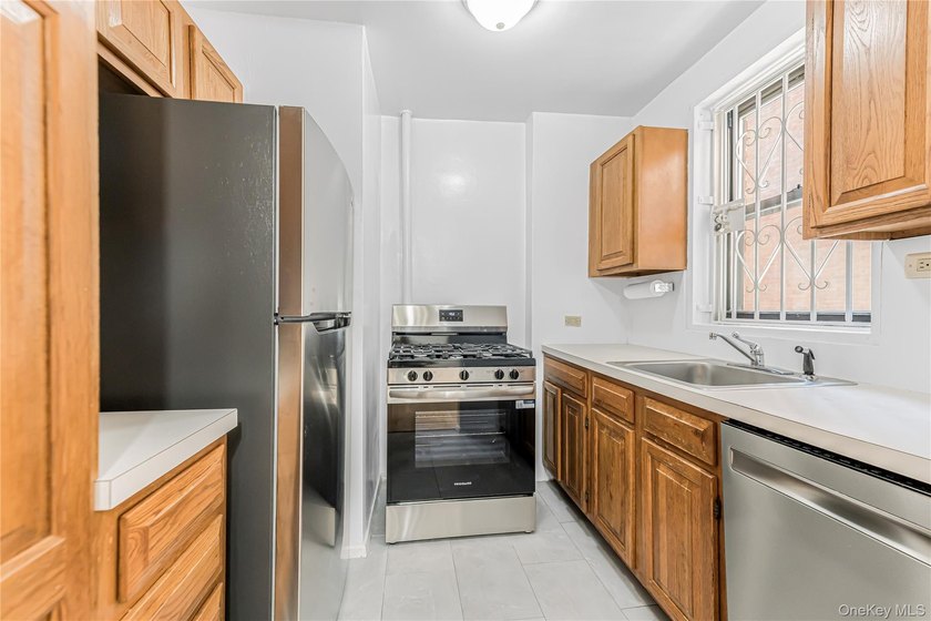 An exceptional opportunity to own a spacious two-bedroom - photo 7